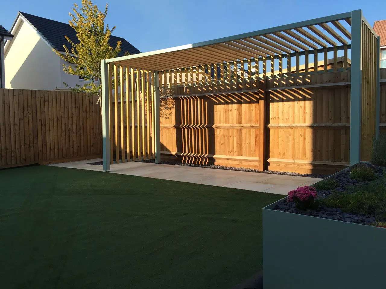3 plantes idéales pour réussir la décoration de votre pergola